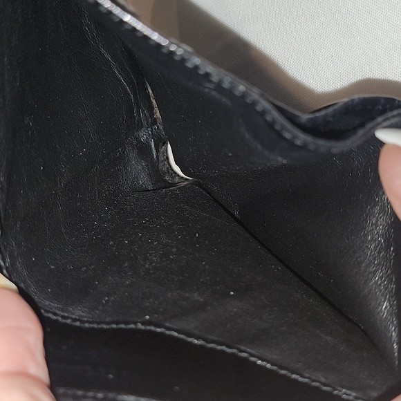 Authentic Gucci patent wallet - Picture 12 of 12